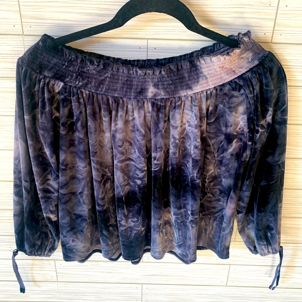 American eagle off the shoulder velvet feel seersucker around the top